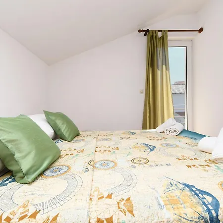 Family Villaarta Apartment Murter