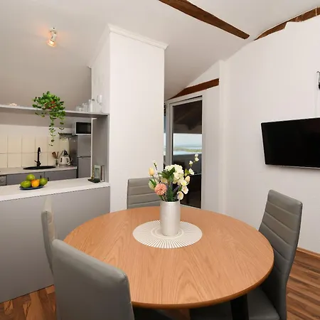 Family Villaarta Apartment