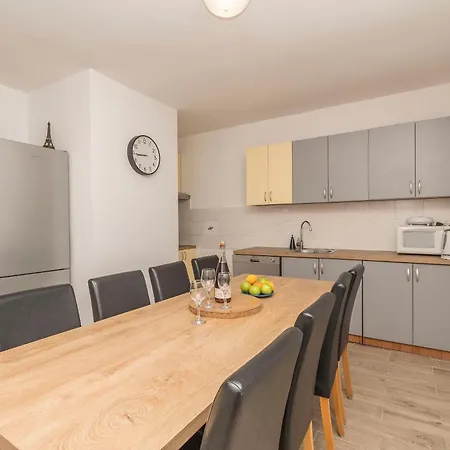 Family Villaarta Apartment *