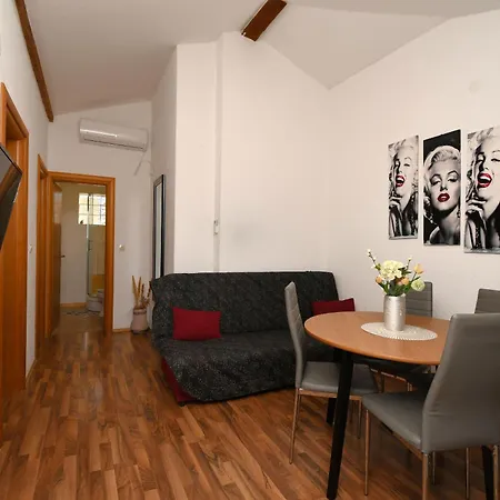 Family Villaarta Apartment