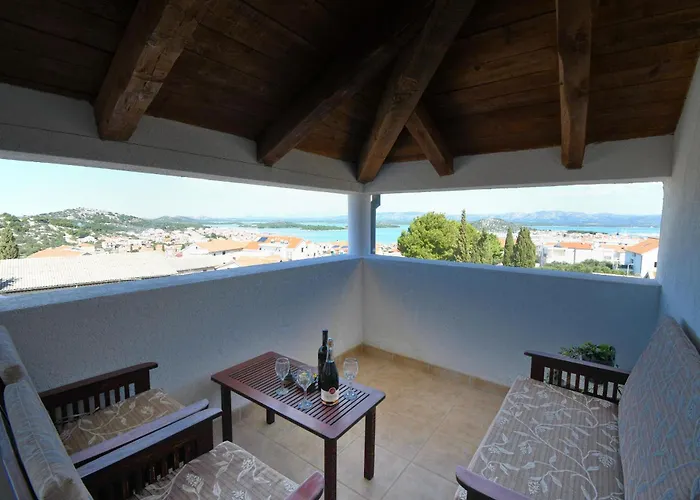 Apartments Family Villaarta Apartman Murter