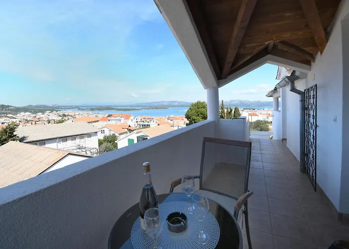 Apartments Family Villaarta * Murter